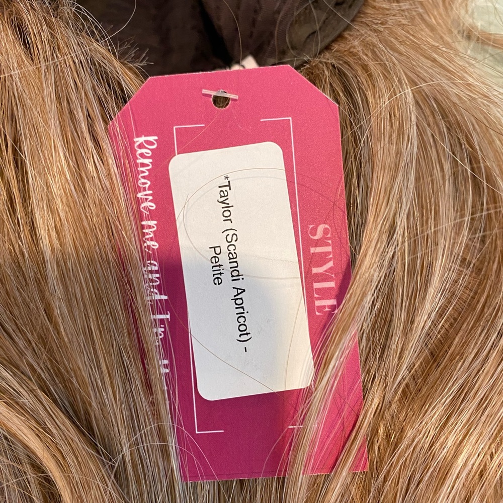 Chelsey Smith Crowns Taylor Scandi Apricot Wig - Picture 10 of 10